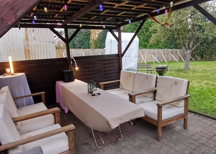 Ganzes 120Qm Komfort Ferienhaus Mit 800Qm Umzaeunten Garten, 4 Schlafzimmer, Private Kueche, Wohnzimmer, Badezimmer Und Wc, Inkl Gratis Fruehstueck, Parkplaetze, Wifi, Top Lage, So Privat Wie Zu Hause Дом отдыха