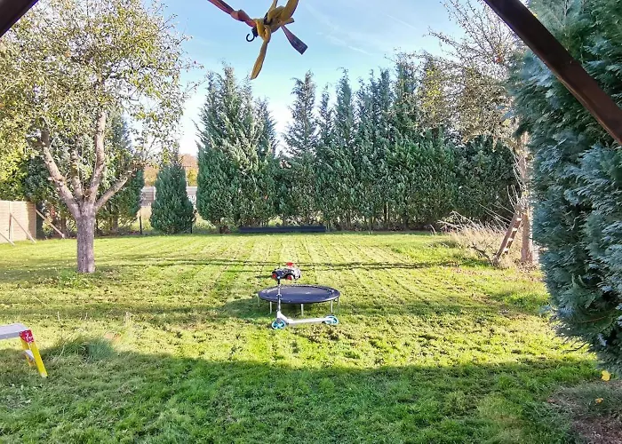 Ganzes Ferienhaus Familien Resort Mit 800Qm Umzaeunten Garten, Inkl Gratis Fruehstueck, Parkplaetze, Wifi, Kassel Top Lage, So Privat Wie Zu Hause 度假居