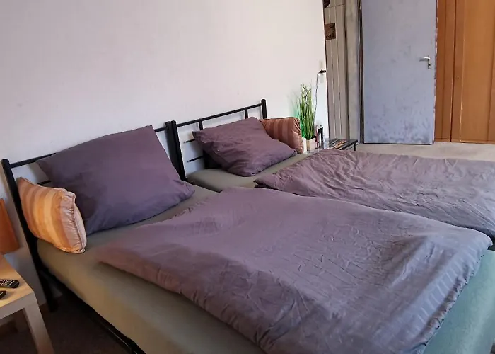 Ganzes 120Qm Komfort Ferienhaus Mit 800Qm Umzaeunten Garten, 4 Schlafzimmer, Private Kueche, Wohnzimmer, Badezimmer Und Wc, Inkl Gratis Fruehstueck, Parkplaetze, Wifi, Top Lage, So Privat Wie Zu Hause 別荘