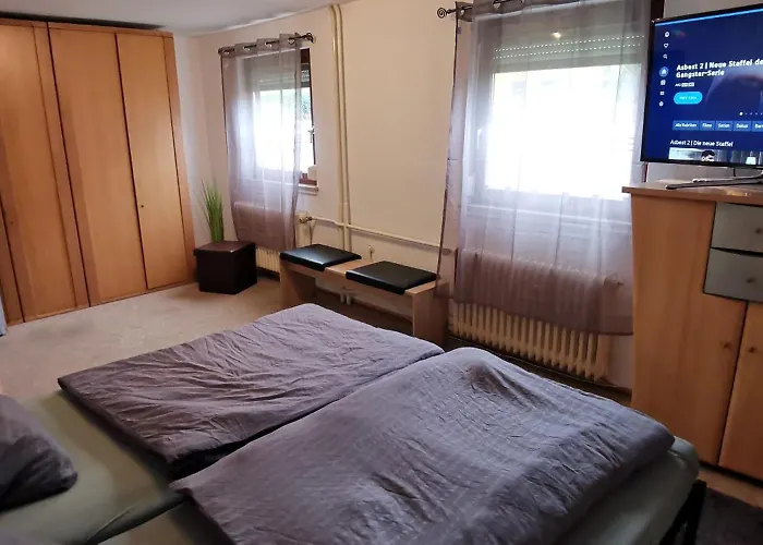 Ganzes 120Qm Komfort Ferienhaus Mit 800Qm Umzaeunten Garten, 4 Schlafzimmer, Private Kueche, Wohnzimmer, Badezimmer Und Wc, Inkl Gratis Fruehstueck, Parkplaetze, Wifi, Top Lage, So Privat Wie Zu Hause * カッセル