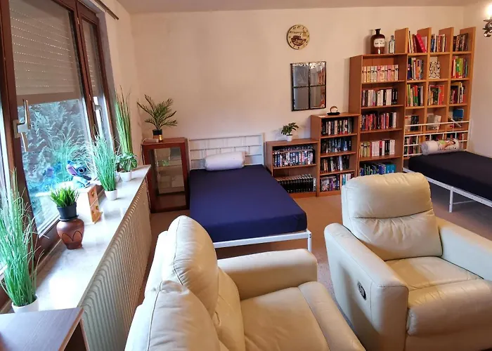 別荘 Ganzes 120Qm Komfort Ferienhaus Mit 800Qm Umzaeunten Garten, 4 Schlafzimmer, Private Kueche, Wohnzimmer, Badezimmer Und Wc, Inkl Gratis Fruehstueck, Parkplaetze, Wifi, Top Lage, So Privat Wie Zu Hause カッセル