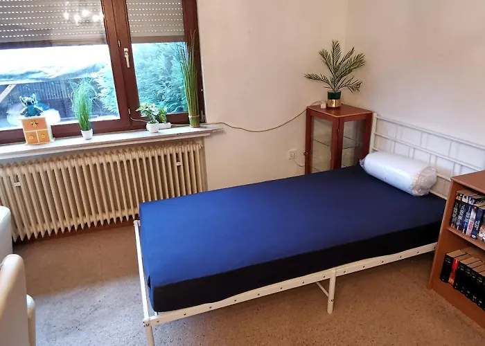 Ganzes 120Qm Komfort Ferienhaus Mit 800Qm Umzaeunten Garten, 4 Schlafzimmer, Private Kueche, Wohnzimmer, Badezimmer Und Wc, Inkl Gratis Fruehstueck, Parkplaetze, Wifi, Top Lage, So Privat Wie Zu Hause 別荘