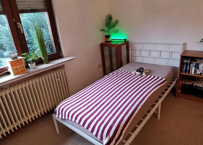 Ganzes 120Qm Komfort Ferienhaus Mit 800Qm Umzaeunten Garten, 4 Schlafzimmer, Private Kueche, Wohnzimmer, Badezimmer Und Wc, Inkl Gratis Fruehstueck, Parkplaetze, Wifi, Top Lage, So Privat Wie Zu Hause Дом отдыха