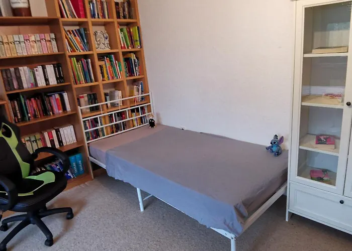 Ganzes 120Qm Komfort Ferienhaus Mit 800Qm Umzaeunten Garten, 4 Schlafzimmer, Private Kueche, Wohnzimmer, Badezimmer Und Wc, Inkl Gratis Fruehstueck, Parkplaetze, Wifi, Top Lage, So Privat Wie Zu Hause *