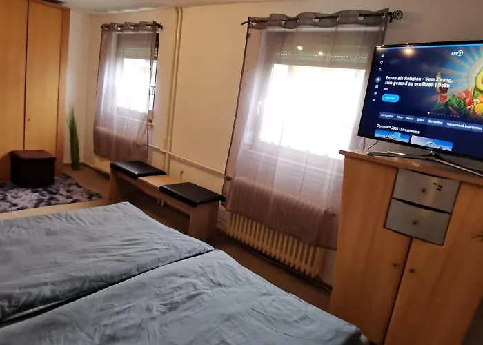 別荘 Ganzes 120Qm Komfort Ferienhaus Mit 800Qm Umzaeunten Garten, 4 Schlafzimmer, Private Kueche, Wohnzimmer, Badezimmer Und Wc, Inkl Gratis Fruehstueck, Parkplaetze, Wifi, Top Lage, So Privat Wie Zu Hause カッセル