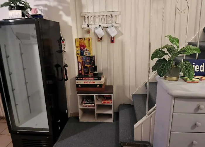 Ganzes Familien Mit 800qm Umzaeunten Garten, Inkl Gratis Fruehstueck, Parkplaetze, Wifi, Lage, So Privat Zu Hause * 카셀