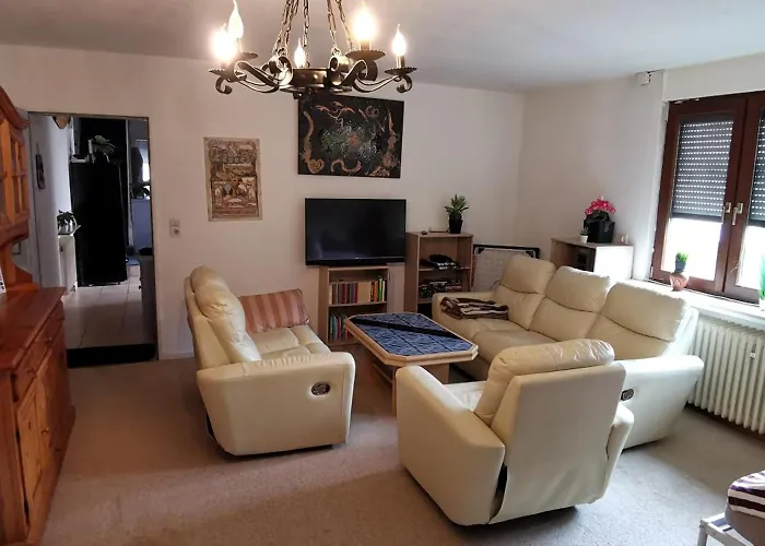 Ganzes Ferienhaus Familien Resort Mit 800Qm Umzaeunten Garten, Inkl Gratis Fruehstueck, Parkplaetze, Wifi, Kassel Top Lage, So Privat Wie Zu Hause 度假居