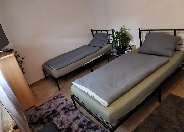 Ganzes Ferienhaus Familien Resort Mit 800Qm Umzaeunten Garten, Inkl Gratis Fruehstueck, Parkplaetze, Wifi, Kassel Top Lage, So Privat Wie Zu Hause 卡塞尔